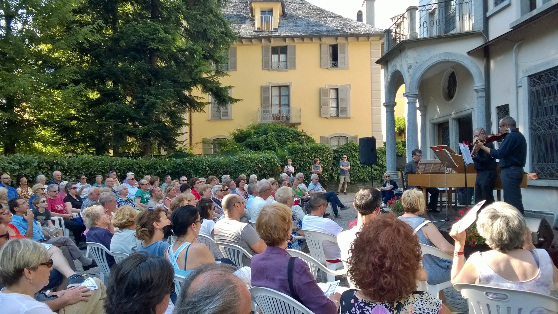 Musica da bere nel Parco di Villa Antonia a Santa Maria Maggiore